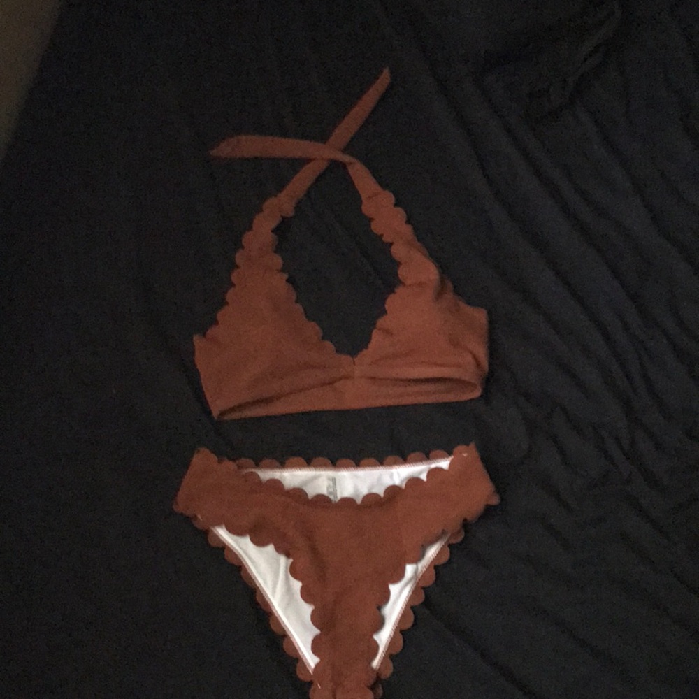 Rib scallop trim halter bikini